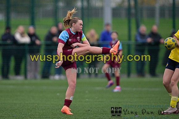 20241109-102637 West Ham United Performance Claret Girls U14 v Oxford United Girls U14