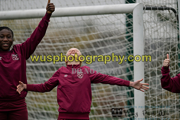 20241109-102605B West Ham United Performance Claret Girls U14 v Oxford United Girls U14