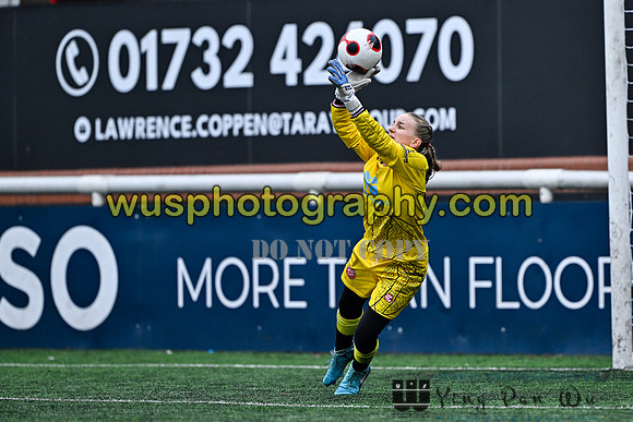 20251115-115323 Chatham Town FC Girls U15 Reds v Lewes FC Select Girls U15