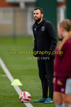 20211211-102318 West Ham United Academy Girls U16 v London Bees Academy U16