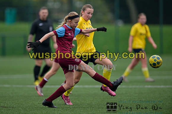20241109-102640 West Ham United Performance Claret Girls U14 v Oxford United Girls U14