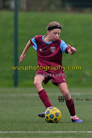20241109-102828A West Ham United Performance Claret Girls U14 v Oxford United Girls U14
