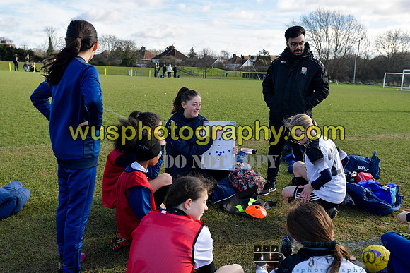 20220129-114847 London Bees Academy U12 v Petts Wood FC U12 Girls Swans