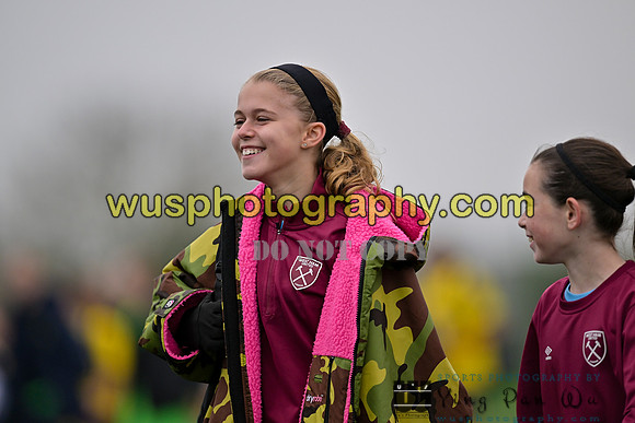20241109-120449 West Ham United Performance Claret Girls U14 v Oxford United Girls U14